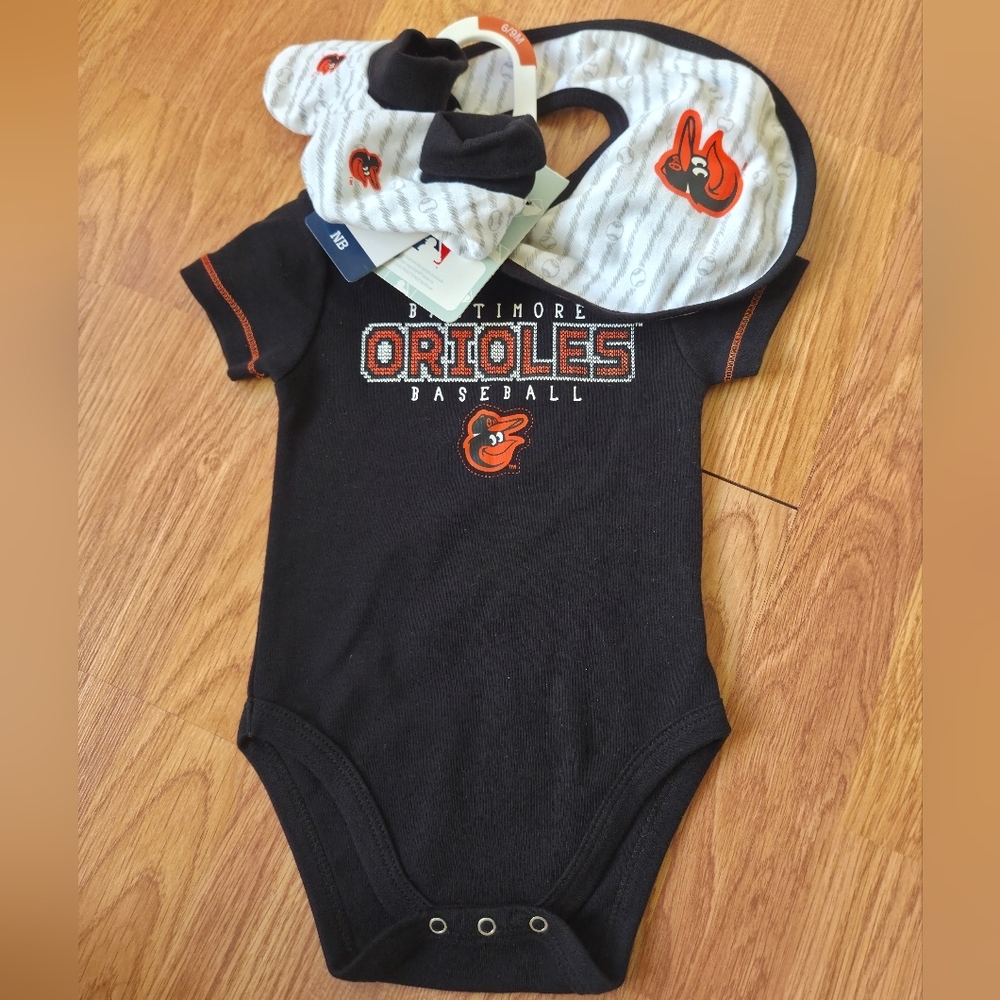MLB Baltimore Orioles Baby Set Newborn, 6-9M NWT Bodysuit, Bib, Booties Baseball